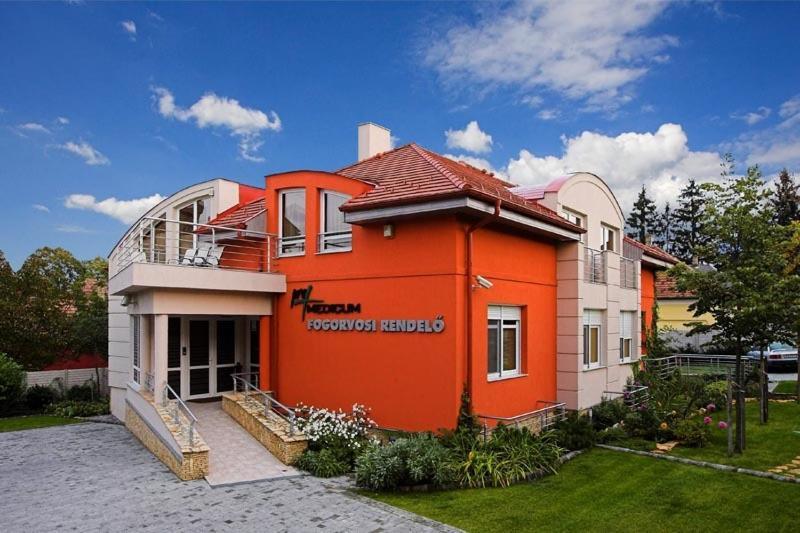Hotel Promedicum Panzio Veszprém Esterno foto