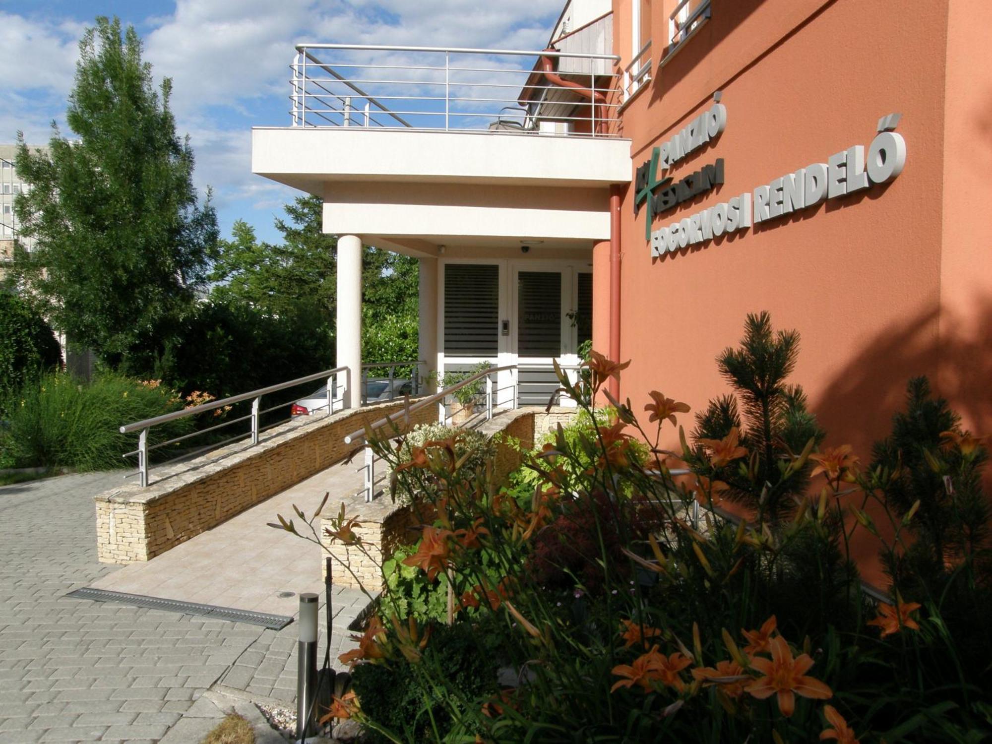 Hotel Promedicum Panzio Veszprém Esterno foto